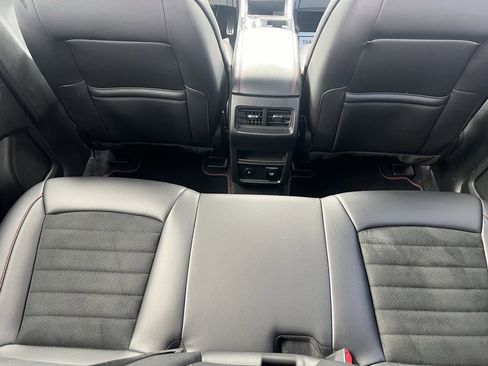 Used 2024 Ford Edge ST-Line image 11