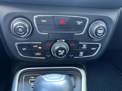 Used 2019 Jeep Compass Latitude w/ Cold Weather Group image 16