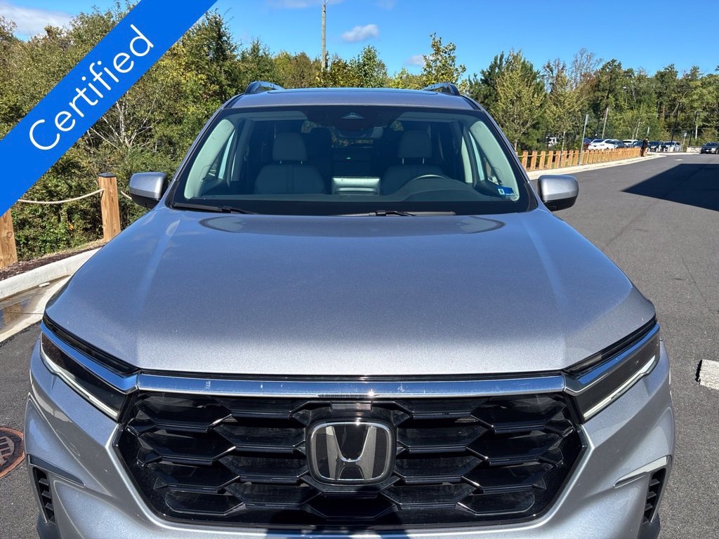 Used 2025 Honda Pilot Touring image 2