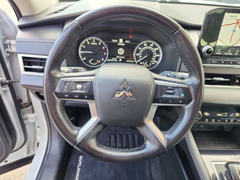 Used 2022 Mitsubishi Outlander SE image 17