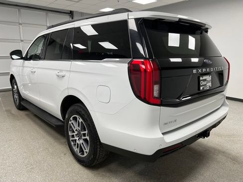 Used 2025 Ford Expedition Active AWD/4WD image 8