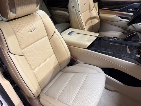 Used 2023 Cadillac Escalade Premium Luxury AWD/4WD image 58