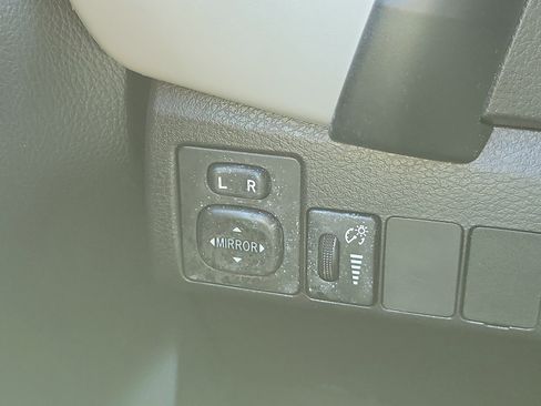 Used 2018 Toyota Corolla LE image 21