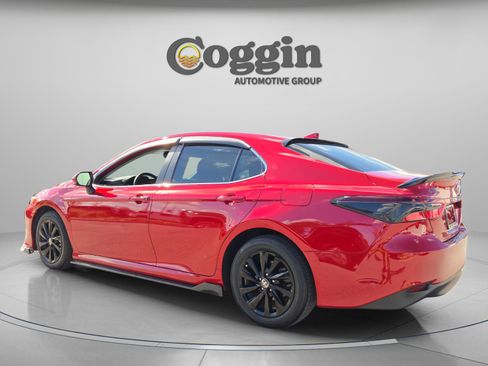 Used 2024 Toyota Camry LE image 4