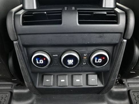 Used 2020 Land Rover Defender 110 SE AWD/4WD image 24