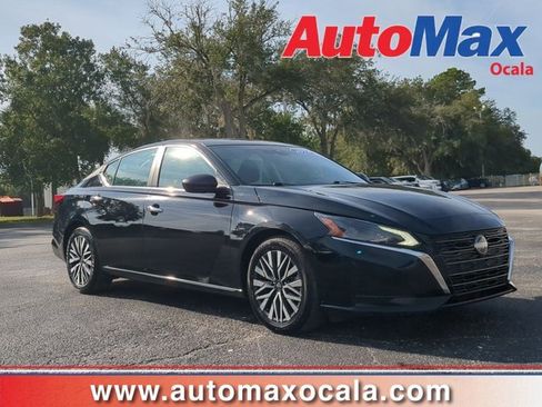 Used 2024 Nissan Altima 2.5 SV image 1