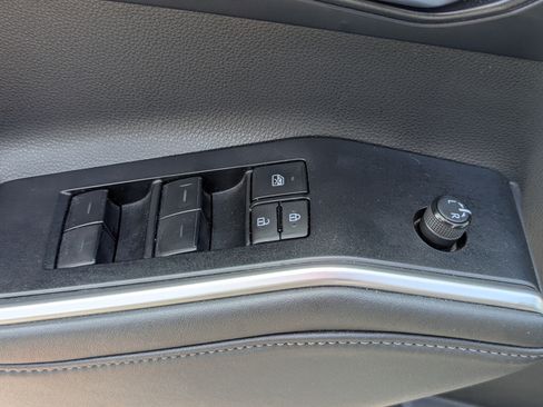 Used 2022 Toyota Highlander XLE AWD/4WD image 21
