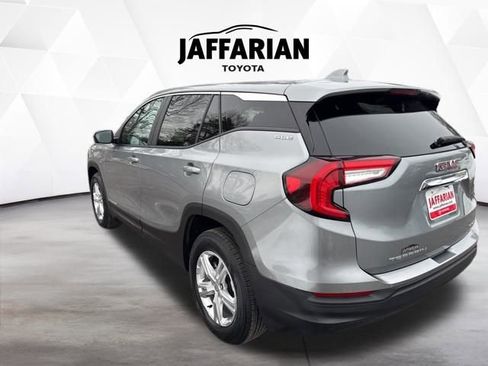 Used 2024 GMC Terrain SLE image 8