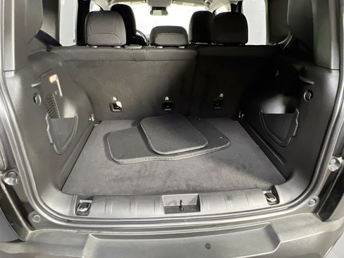 Used 2022 Jeep Renegade Latitude image 25