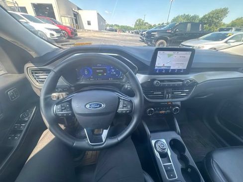 Used 2022 Ford Escape Titanium FWD image 10