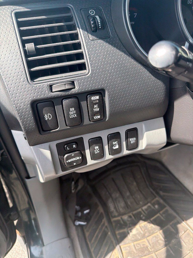 Used 2010 Toyota Tacoma 4x4 Access Cab V6 w/ TRD Off-Road Pkg image 11