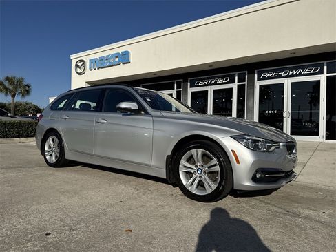 Used 2018 BMW 330i xDrive Wagon image 23