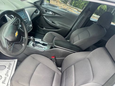 Used 2018 Chevrolet Malibu Hybrid FWD image 17