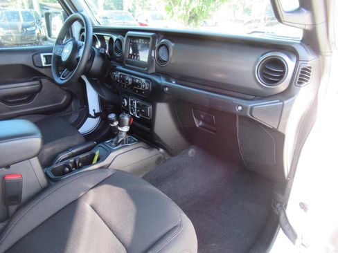 Used 2023 Jeep Gladiator Sport AWD/4WD image 12