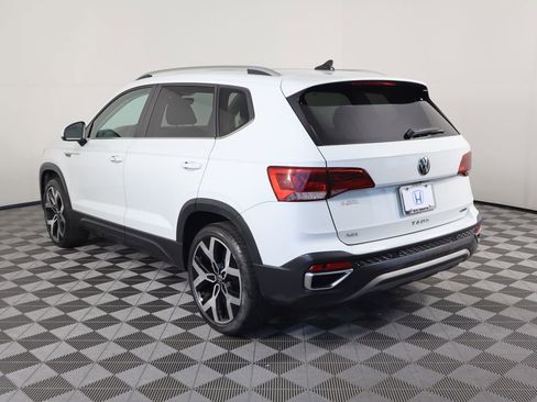 Used 2022 Volkswagen Taos SEL w/ Panoramic Sunroof Package image 7