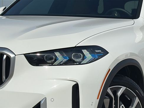 Used 2026 BMW X5 sDrive40i w/ Premium Package image 4