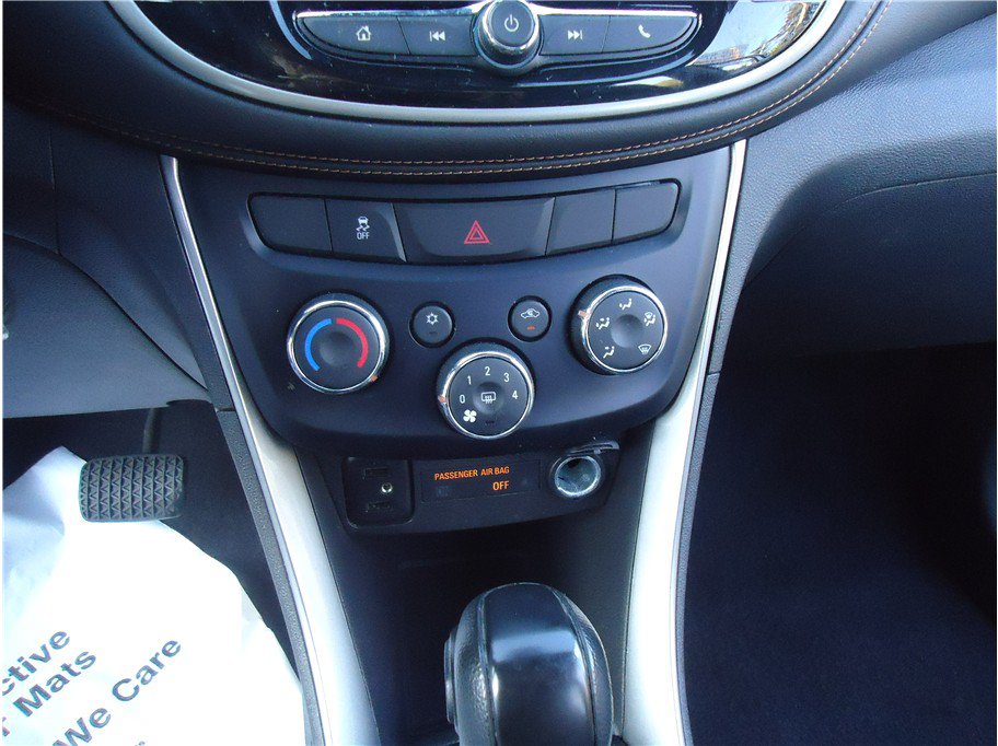 Used 2020 Chevrolet Trax LS FWD image 23