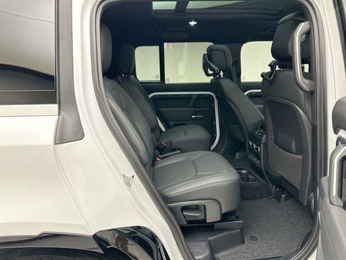 New 2026 Land Rover Defender 130 X-Dynamic SE image 7