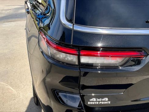 New 2025 Jeep Grand Cherokee L Laredo w/ Luxury Tech Group I image 14