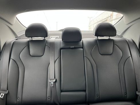 Used 2025 Hyundai Elantra Limited image 39