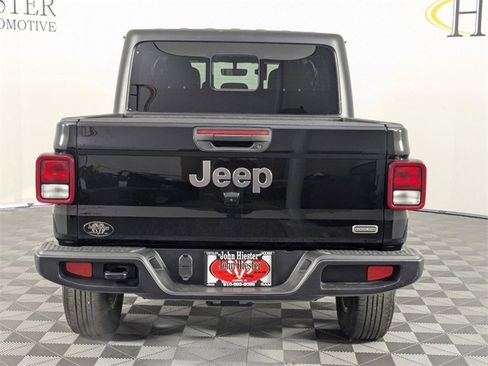 Used 2023 Jeep Gladiator Overland image 6
