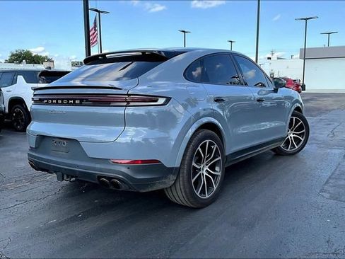 Used 2024 Porsche Cayenne S AWD/4WD image 4