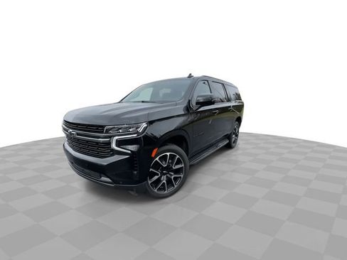 Used 2021 Chevrolet Suburban RST w/ Luxury Package image 4