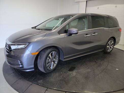 Used 2023 Honda Odyssey Touring image 3