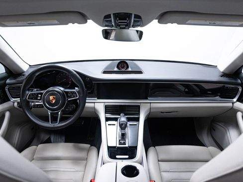 Used 2019 Porsche Panamera 4 AWD/4WD image 38