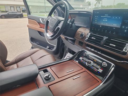 Used 2022 Lincoln Navigator L Reserve w/ Monochromatic Package AWD/4WD image 30