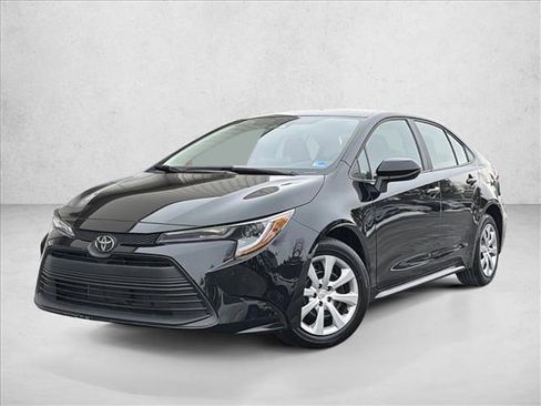 Used 2025 Toyota Corolla LE image 1