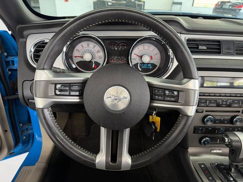 Used 2010 Ford Mustang Premium RWD image 9