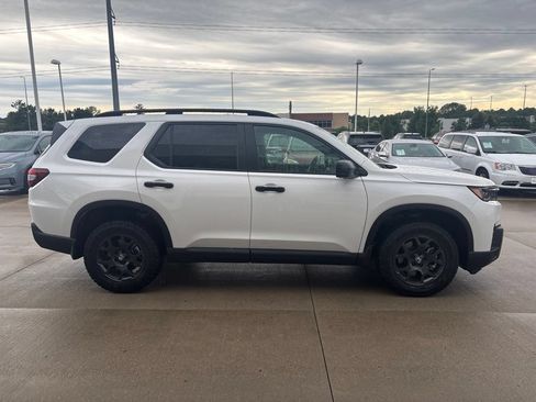 Used 2026 Honda Pilot TrailSport image 4