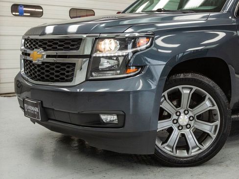 Used 2019 Chevrolet Suburban LT image 13