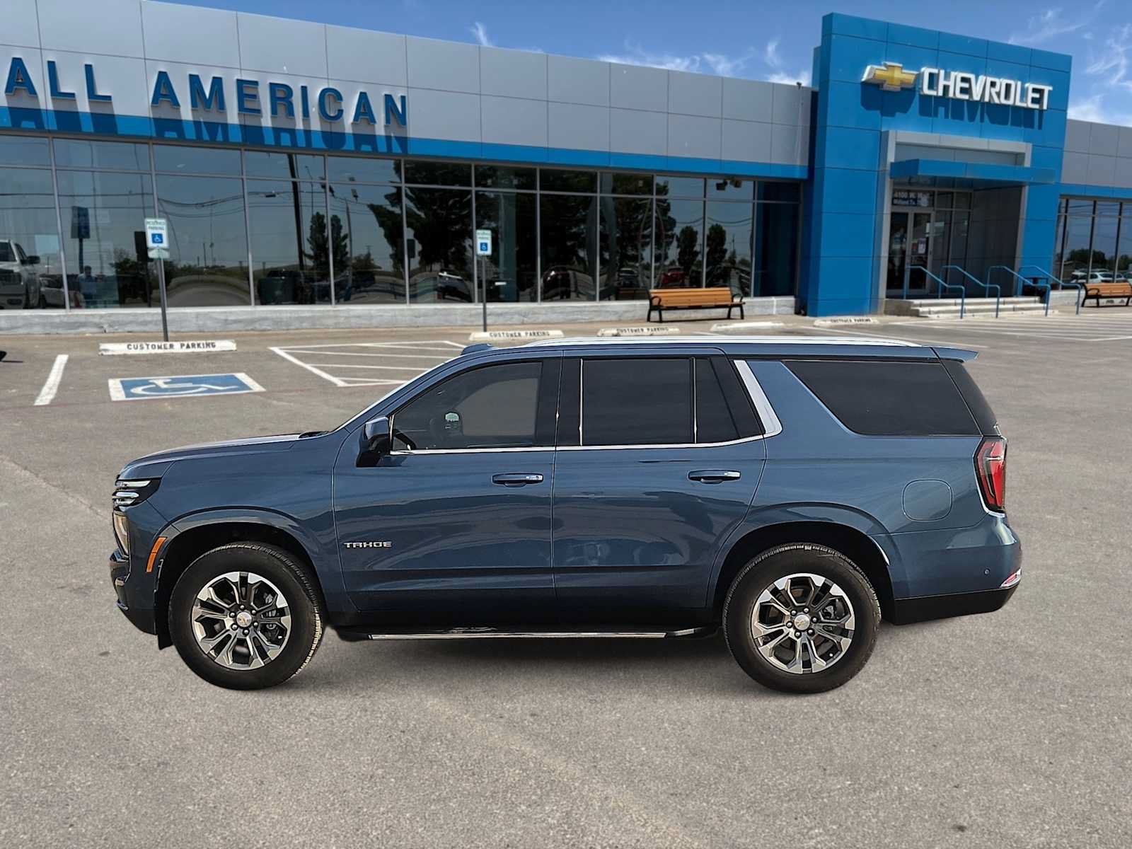 Used 2025 Chevrolet Tahoe LT RWD image 5