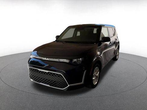 Used 2025 Kia Soul LX w/ LX Technology Package image 14