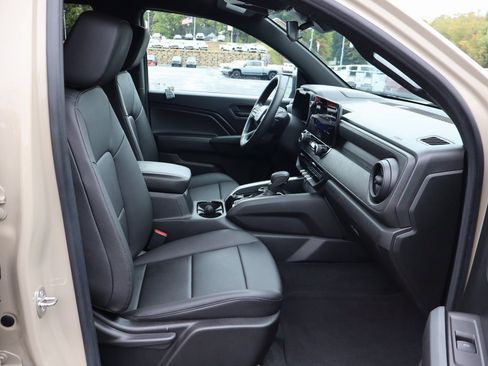 Used 2023 Chevrolet Colorado Trail Boss w/ LPO, Flex Utility Package image 17