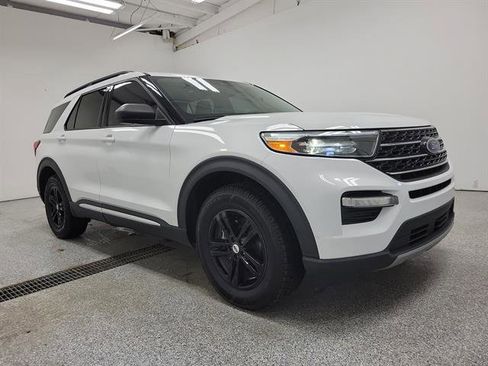 Used 2021 Ford Explorer XLT w/ Equipment Group 202A image 2