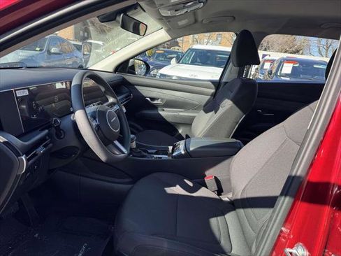 Certified 2025 Hyundai Tucson SE image 18