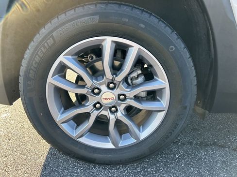 Used 2024 GMC Terrain SLT image 36