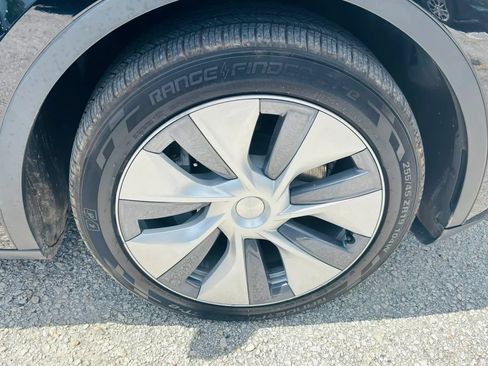 Used 2023 Tesla Model Y Long Range AWD/4WD image 23