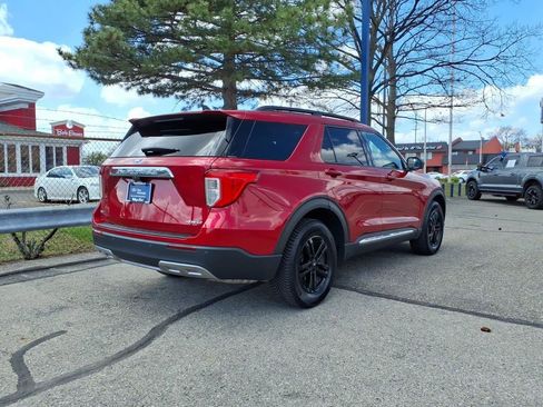 Used 2022 Ford Explorer XLT w/ Equipment Group 202A image 6