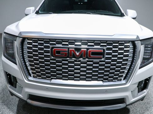 Used 2023 GMC Yukon Denali AWD/4WD image 4