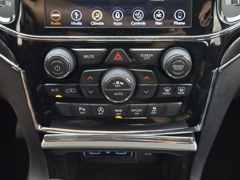 Used 2019 Jeep Grand Cherokee Overland AWD/4WD image 20