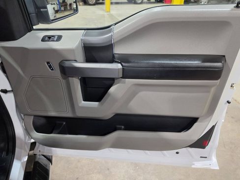 Used 2015 Ford F150 XLT w/ Equipment Group 302A Luxury AWD/4WD image 34