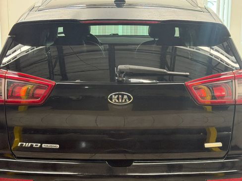 Used 2017 Kia Niro Touring FWD image 11