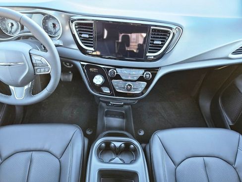 New 2026 Chrysler Voyager LX image 12