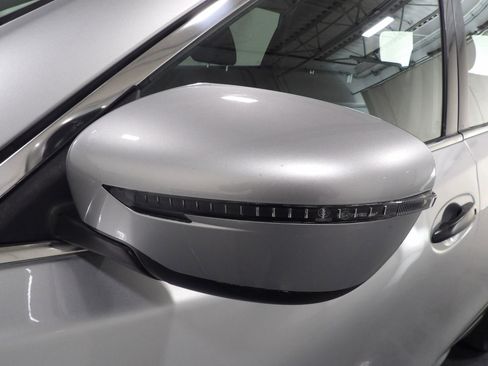 Used 2017 Nissan Rogue S image 7