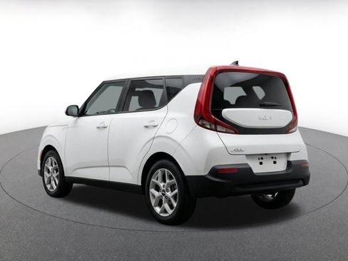 Used 2025 Kia Soul LX w/ LX Technology Package FWD image 7