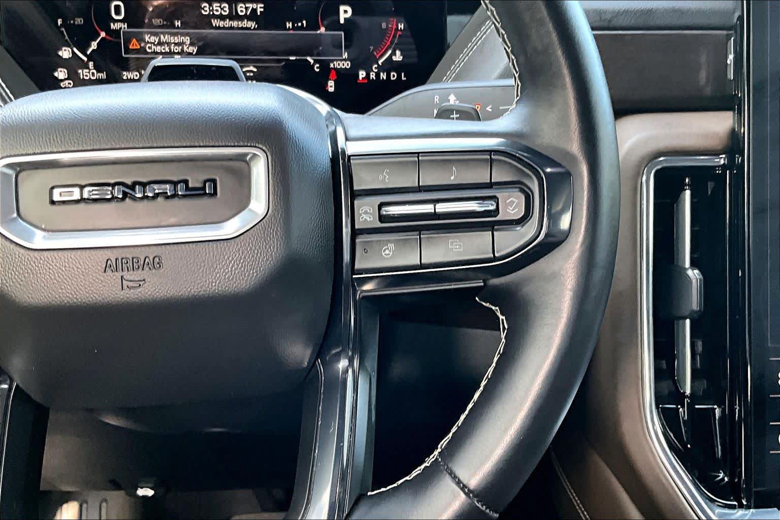 Used 2025 GMC Yukon Denali Ultimate AWD/4WD image 24